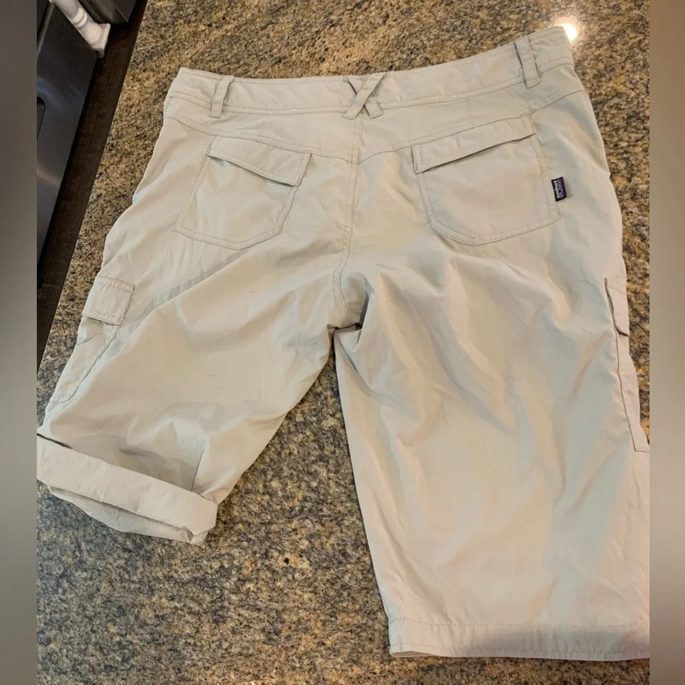 Patagonia Hiking capri pants Size 14 Light tan color roll up option - Picture 4 of 8